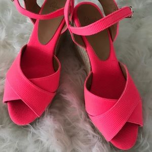 Bright pink wedge espadrille